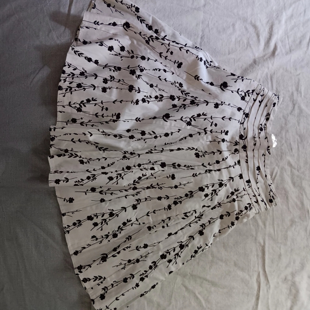 Romy Black and White skirt Small NWT - Picture 3 of 6